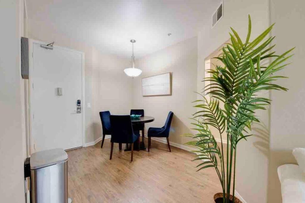 The Nest A Spacious 1 Bedroom Apartment With A Pool View Los Angeles Bagian luar foto