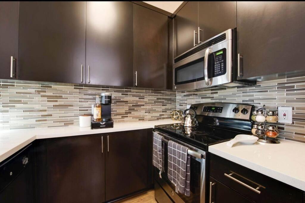 The Nest A Spacious 1 Bedroom Apartment With A Pool View Los Angeles Bagian luar foto